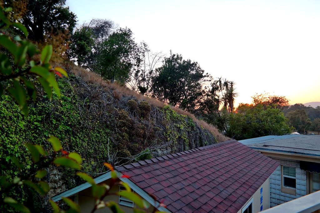 Malibu Country Inn Exterior photo